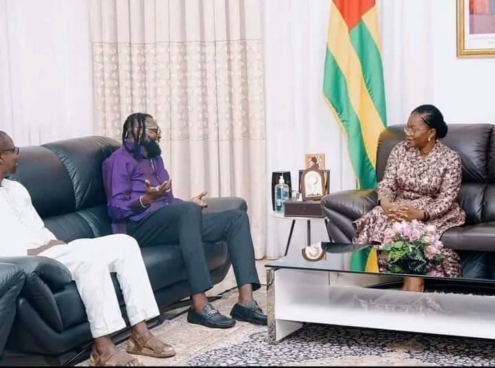 Emmanuel Adebayor discute  entrepreneuriat des jeunes avec Victoire Tomégah-Dogbé 