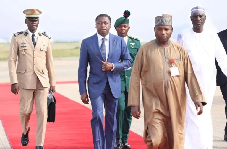 Le président Faure Gnassingbé réaffirme son engagement dans la lutte contre le terrorisme en Afrique lors d’une réunion de haut niveau à Abuja