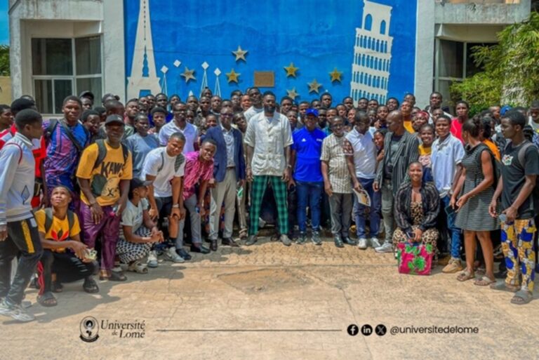 Emmanuel Adebayor chez les étudiants de l’INJS: un moment exceptionnel 