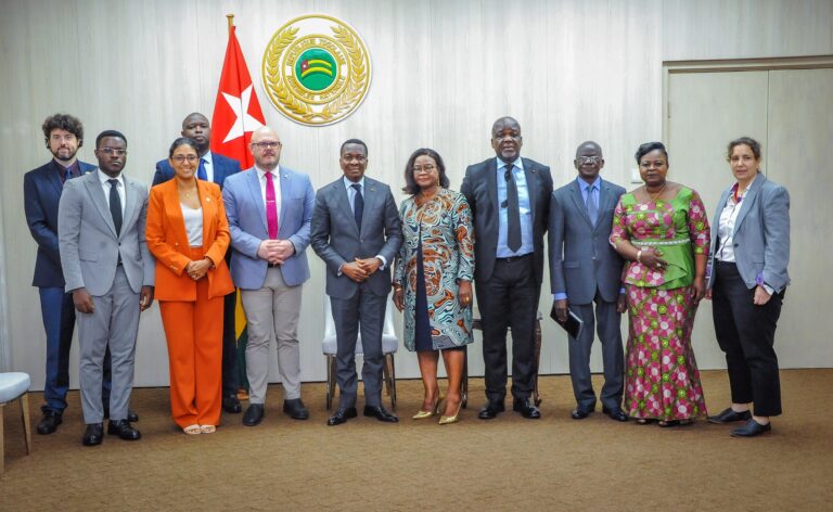 John Tomaszewski et sa délégation du Sénat américain chez Sévon-Tepé Kodjo Adédzé