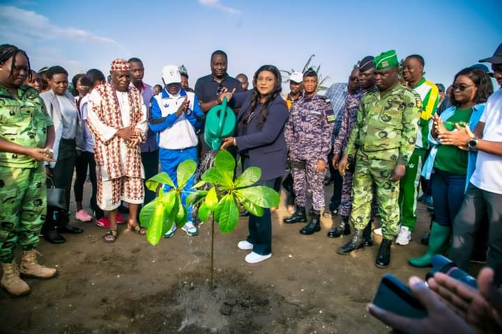 Campagne nationale de reboisement 2024 : plus de 1000 plants à Lomé