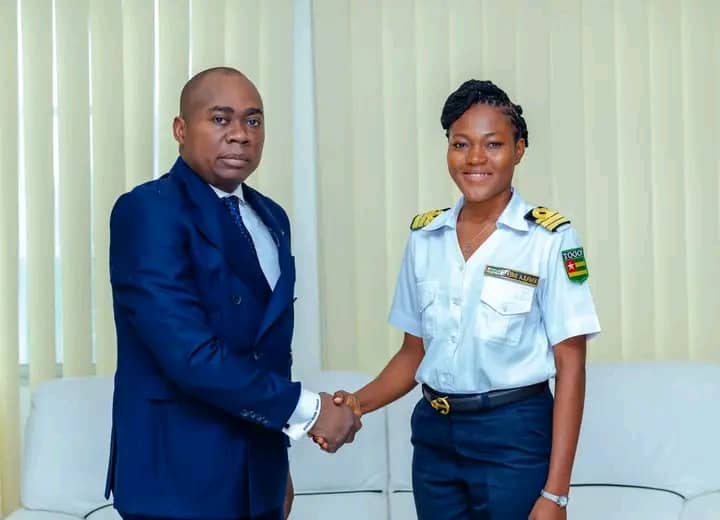 La première femme capitaine de la marine reçue par le Ministre Kokou Edem Tengue