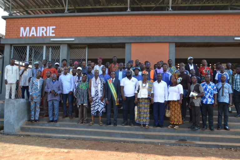 Décentralisation : le maire Yawo Sodagni réceptionne provisoirement les nouveaux locaux de la mairie de la commune Akébou1
