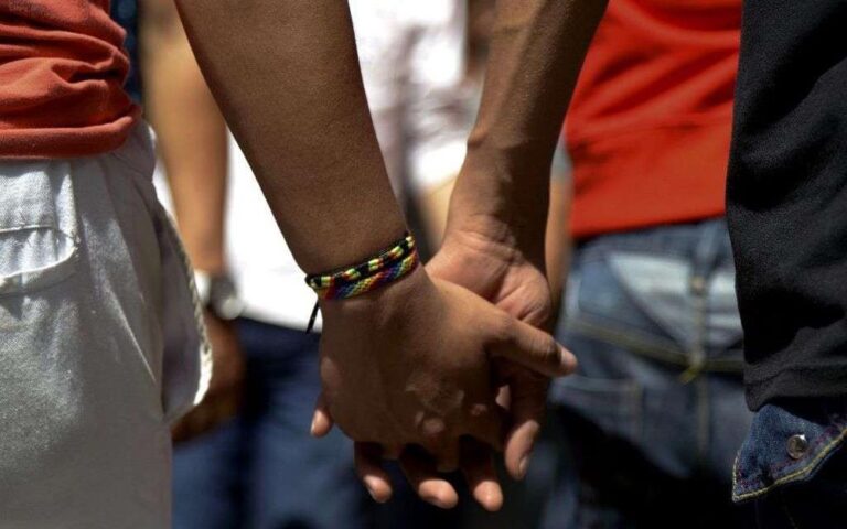 Riposte au VIH : Initiatives spécifiques pour atteindre les hommes ayant des relations sexuelles avec des hommes pour le dépistage et la lutte contre les contaminations