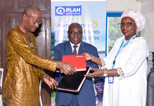 L’eau et l’assainissement : l’ONG Plan International Togo et le CCEABT signent un accord de partenariat