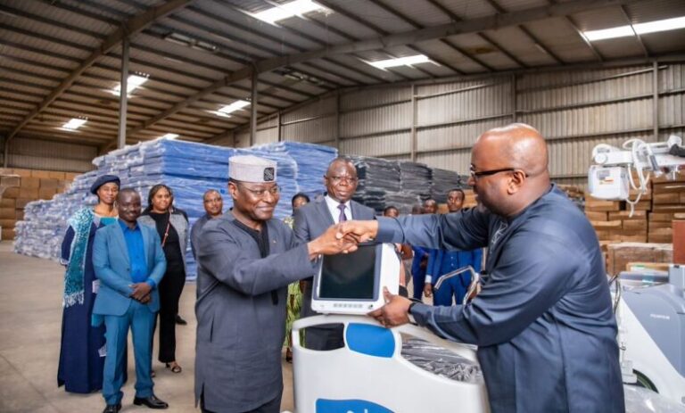 Le Togo reçoit un important lot d’équipements médicaux