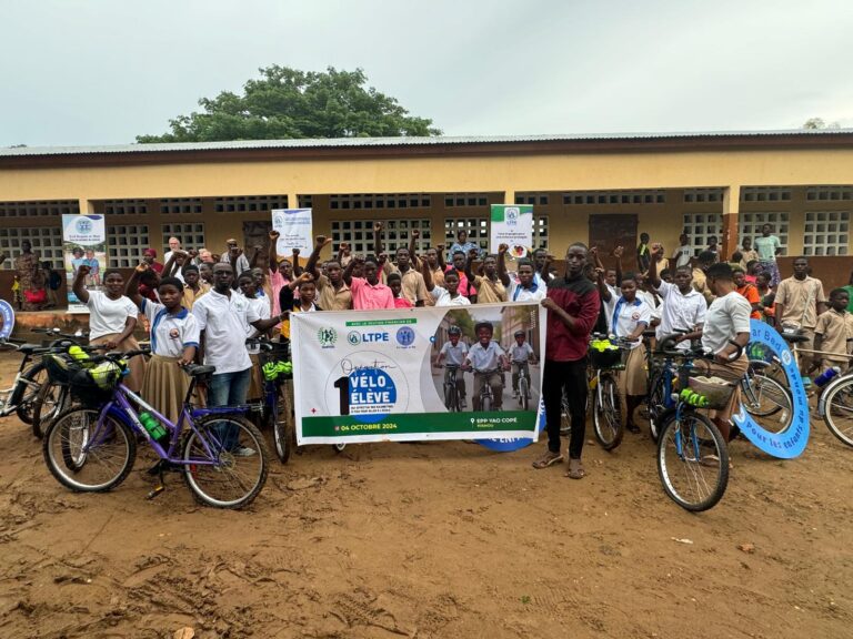 Des vélos pour encourager l’éducation des élèves défavorisés dans la préfecture d’Amou