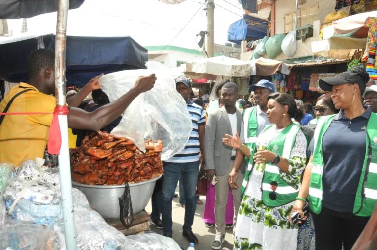 La ministre Kayi Mivedor-Sambiani veille sur les denrées alimentaires à Lomé