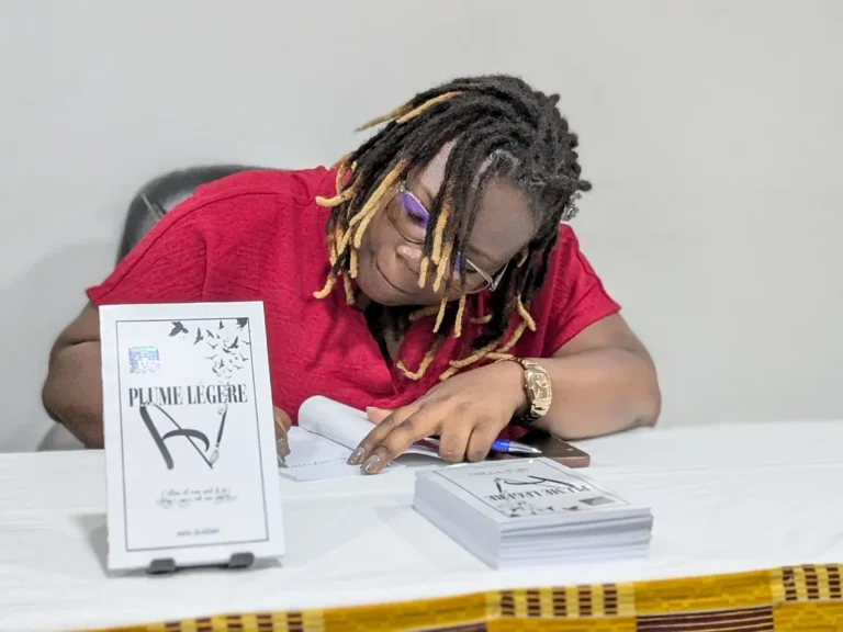 Amal ALASSAN a marqué ses débuts dans la littérature togolaise avec la publication de son premier livre, « Plume Légère »