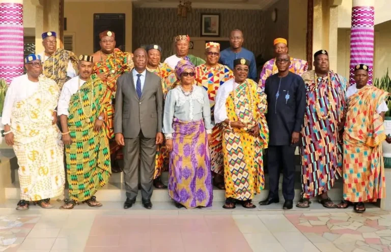 Rencontre entre le Gouverneur du Grand Lomé et les Chefs traditionnels pour renforcer la coopération locale