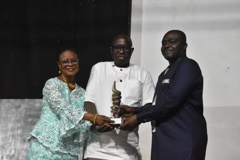 Les ART’ PLASTIC AWARDS 2025 : une célébration de l’excellence artistique à Lomé