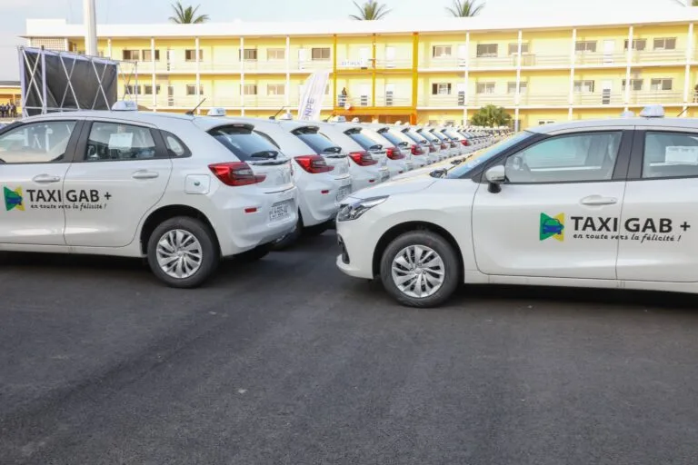 Gabon : 399 nouveaux taxis remis aux jeunes dans le cadre du projet Taxi Gab+