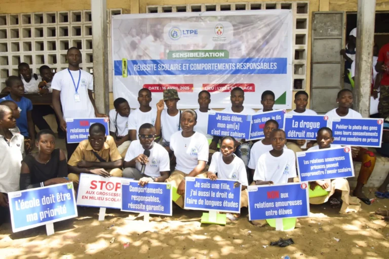 La LTPE sensibilise les élèves du Lycée Bè Plage à Lomé sur la réussite scolaire et les comportements responsables