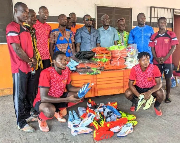 Des équipements sportifs de Togbui Adjikou Lanklivi 1er pour soutenir l’ASFOSA