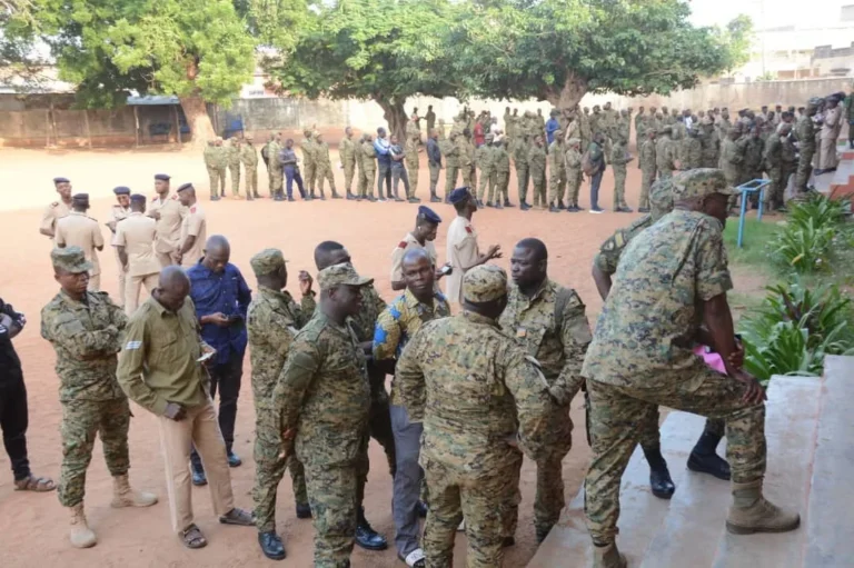Togo : Les forces de sécurité votent par anticipation dans le calme