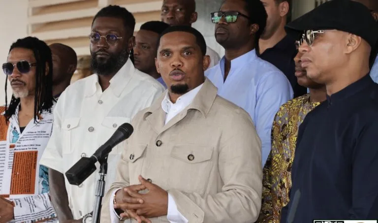 Réouverture du Stade du 4-Août : le président Traoré accueille les légendes du football africain