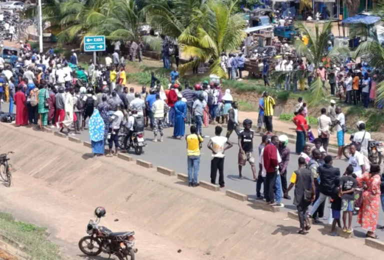 Tragédie à l’échangeur d’Agoè : un accident de poids lourd fait de nombreuses victimes à Lomé