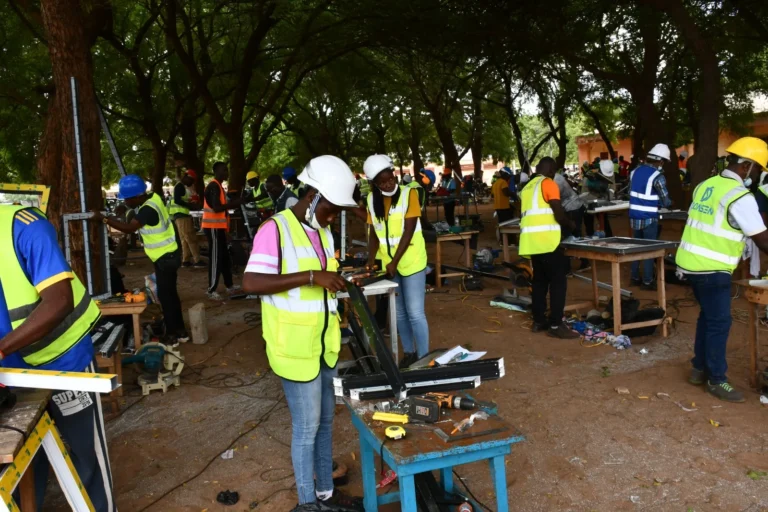Examens du Certificat de Fin d’Apprentissage 2025 : deux ministres en tournée de supervision à Lomé