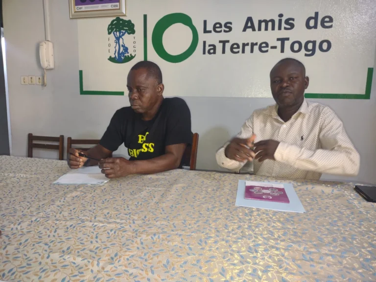 Justice climatique : Les Amis de la Terre–Togo alertent sur le sort de l’île Pari et établissent un parallèle avec le littoral togolais
