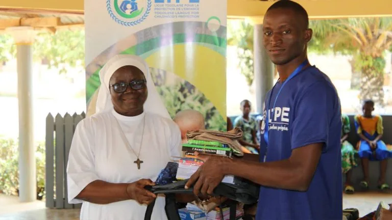 Aného : La LTPE apporte son soutien éducatif aux enfants de l’orphelinat Divine Providence