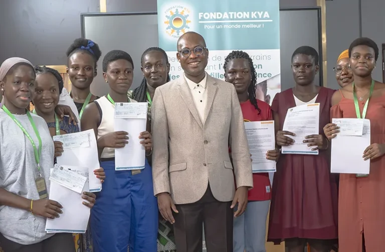 Fondation KYA : des bourses scolaires pour donner des ailes aux jeunes filles togolaises