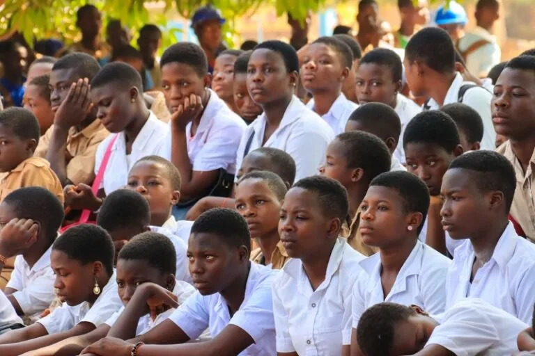 Rentrée 2025-2026 : Plus de 100 000 kits scolaires offerts aux filles par le gouvernement togolais