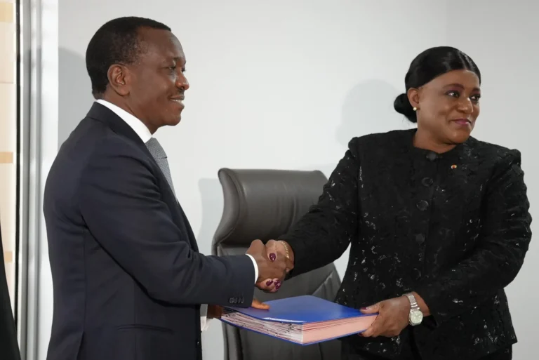 Passation : Sévon Tépé Kodjo Adedze succède à Yawa Djigbodi Tsègan