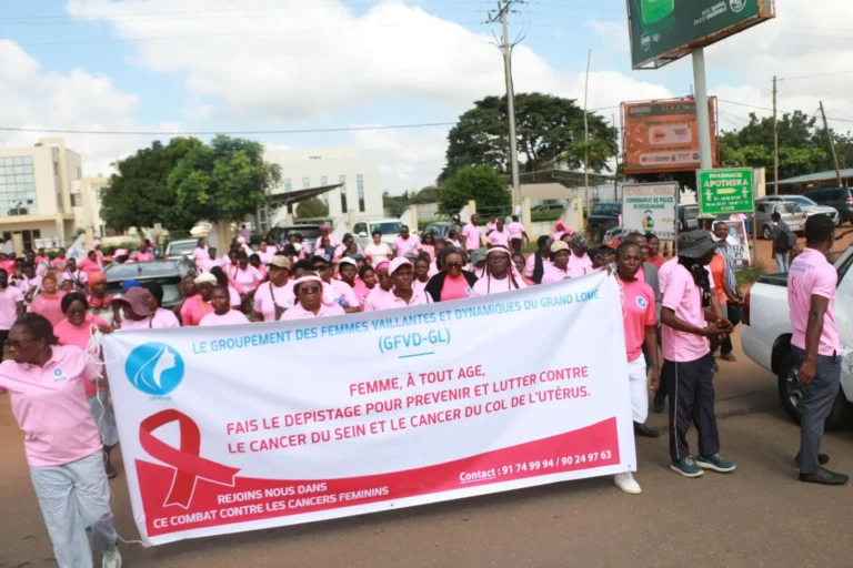 Grande marche rose : les femmes du Grand Lomé unies contre le cancer