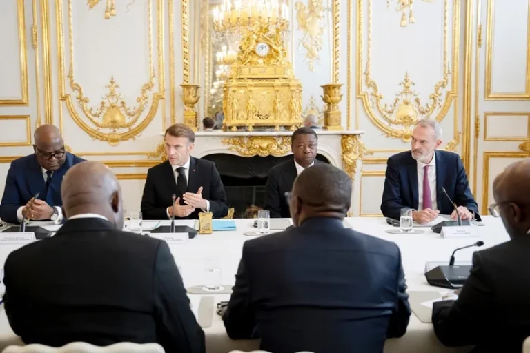 Paris : Faure Gnassingbé, Emmanuel Macron et Félix Tshisekedi unissent leurs efforts pour la paix dans la région des Grands Lacs