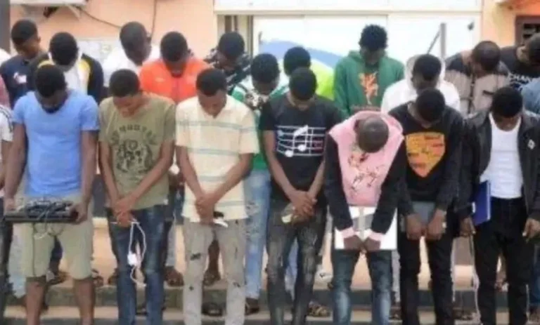 Cybercriminalité : 32 personnes, dont 8 Togolais, arrêtées au Ghana et rapatriées dans leurs pays