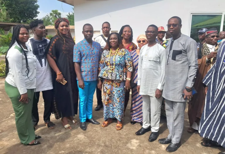 Dialogue communal : le Maire DANGBUIE Pascaline échange avec les forces vives