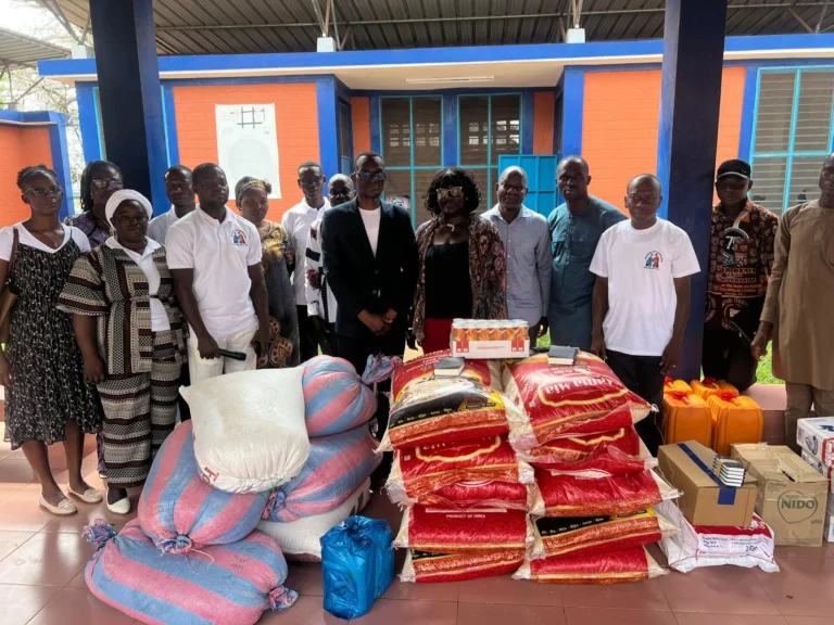 Solidarité de fin d’année : l’ACVM fait don de vivres aux pensionnaires du CADJE