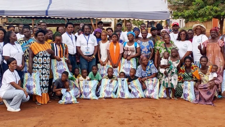 Solidarité de fin d’année : le Centre de réflexion Elikplim soutient les populations vulnérables de Kégué