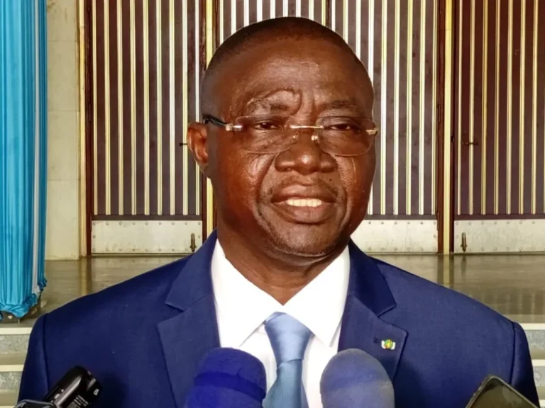 Gestion des collectivités : le gouvernement suspend les recrutements dans les communes