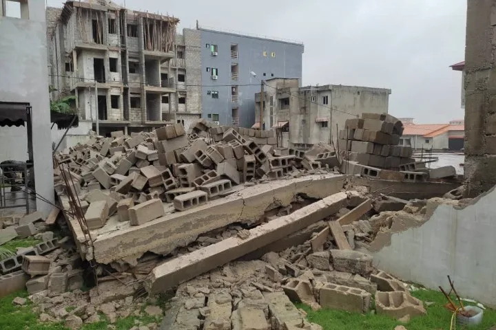 Abidjan : un immeuble de 4 étages en chantier s’effondre, au moins quatre morts