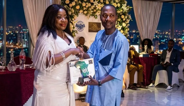 Nuit internationale de la presse : Albert Agbeko sacré meilleur journaliste-directeur de publication en ligne à Cotonou