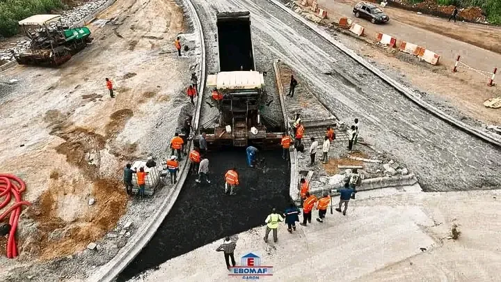 Gabon : EBOMAF accélère la modernisation du réseau routier avec plusieurs chantiers majeurs